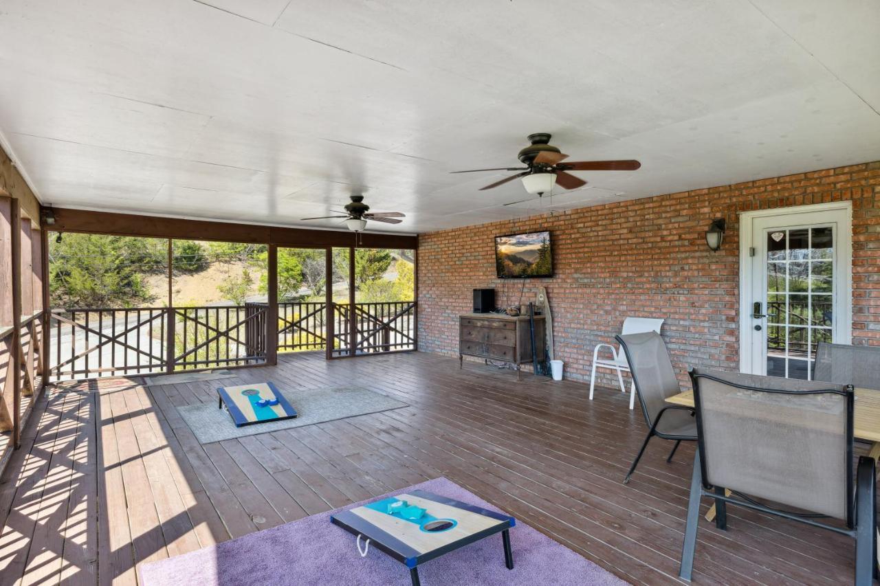 Mid-Century Vintage Brick Ranch Upstairs Guesthouse Sevierville Exterior photo