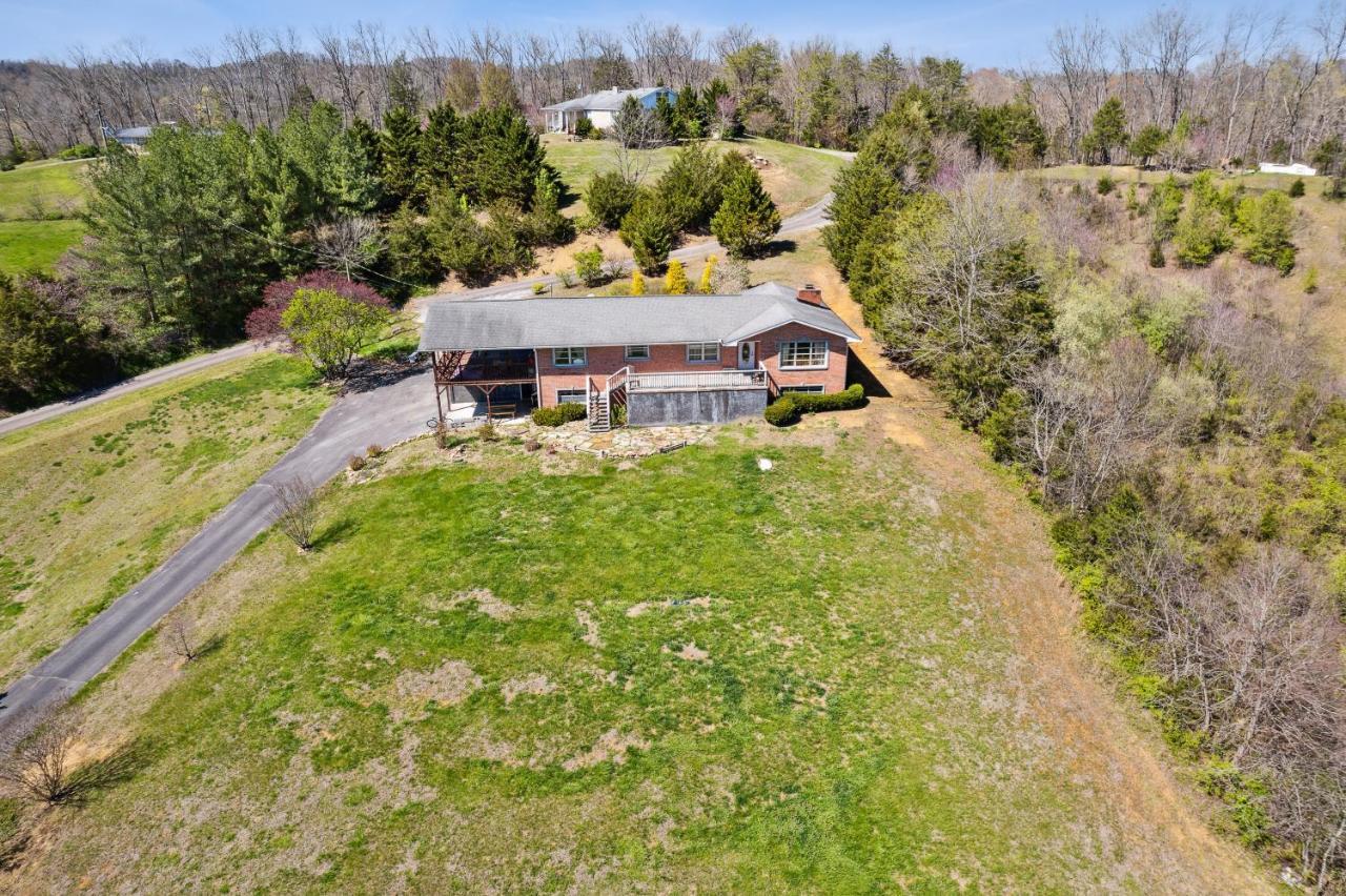 Mid-Century Vintage Brick Ranch Upstairs Guesthouse Sevierville Exterior photo