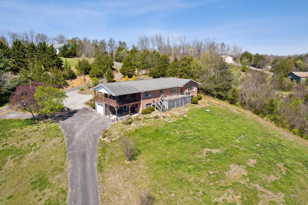 Mid-Century Vintage Brick Ranch Upstairs Guesthouse Sevierville Exterior photo
